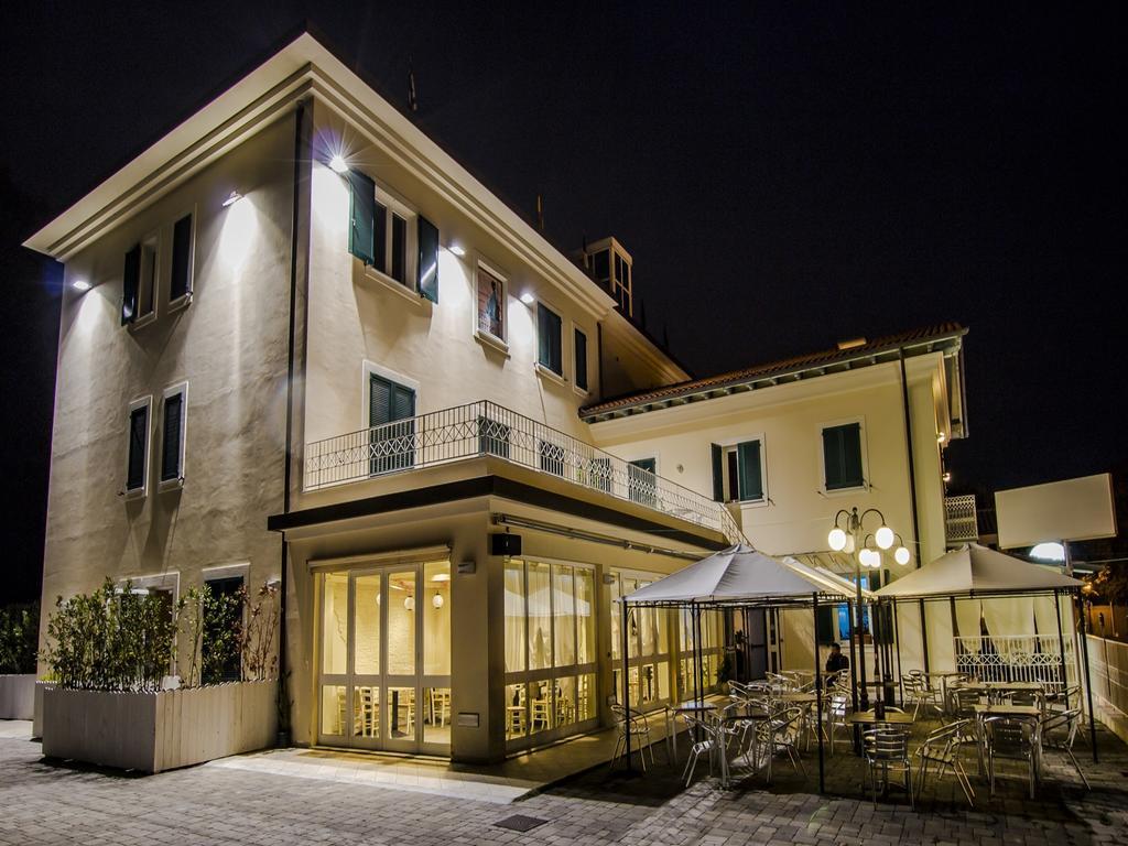 Hotel Butterfly Torre del Lago Puccini Kültér fotó