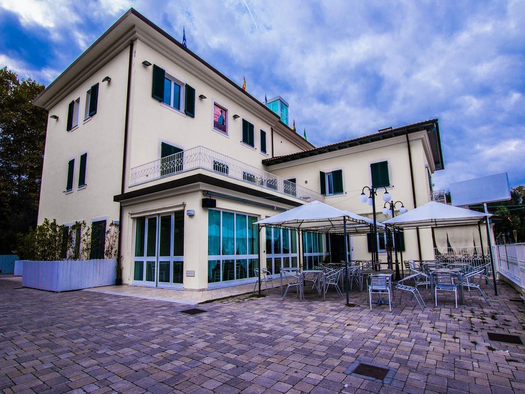 Hotel Butterfly Torre del Lago Puccini Kültér fotó