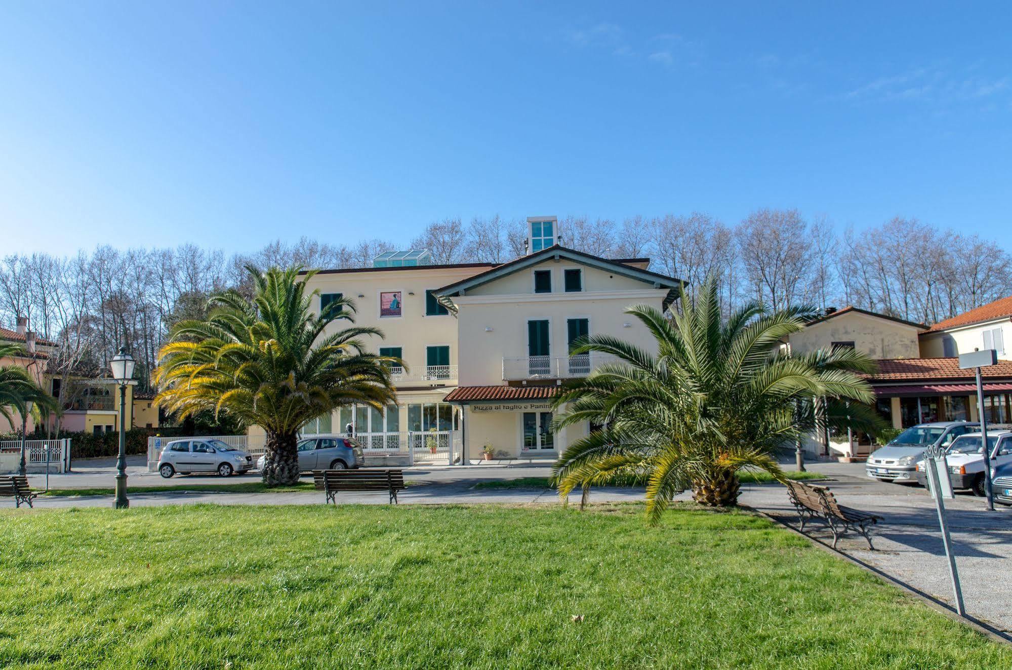 Hotel Butterfly Torre del Lago Puccini Kültér fotó